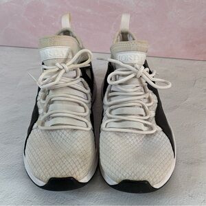 Jordan Black and White Athletic Shoes | 8 | 881465-100